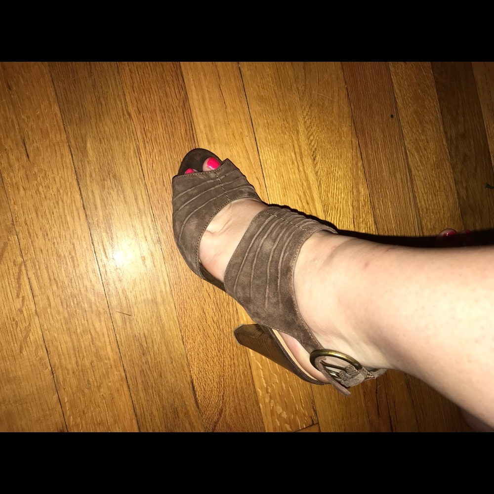 Nine West Tobacco Suede Heels Size 6.